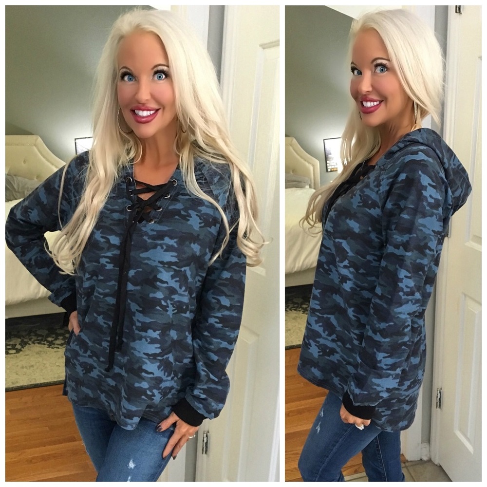 ❤️LAST 1! Blue/Black Oversized Lace Up Camo Top! - Picture 1 of 5